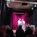 Foto: Stephan Falkenstein und Nora Hille auf der Bühne im Theater "Das Kult"
